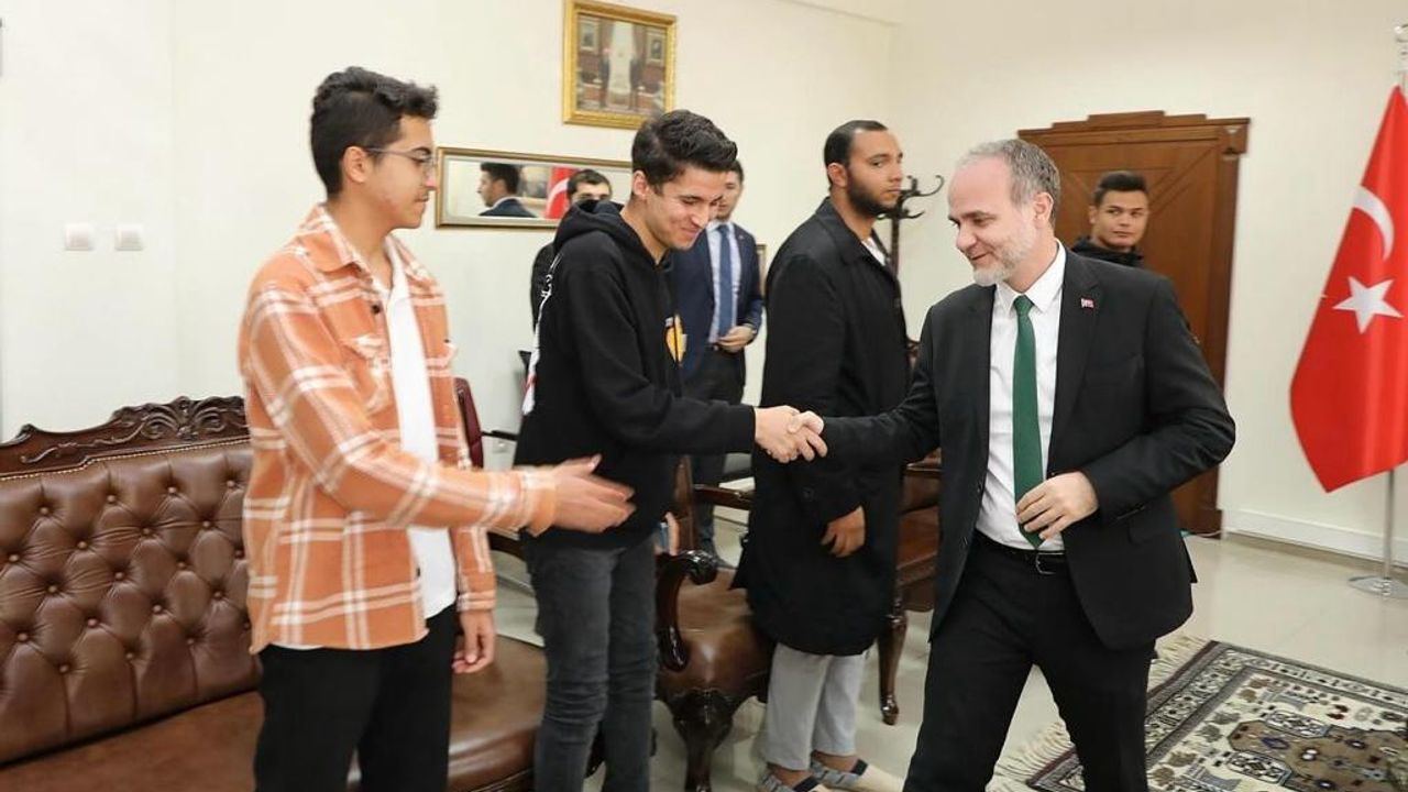 Rektör Uslu Filistinli öğrencileri ağırladı