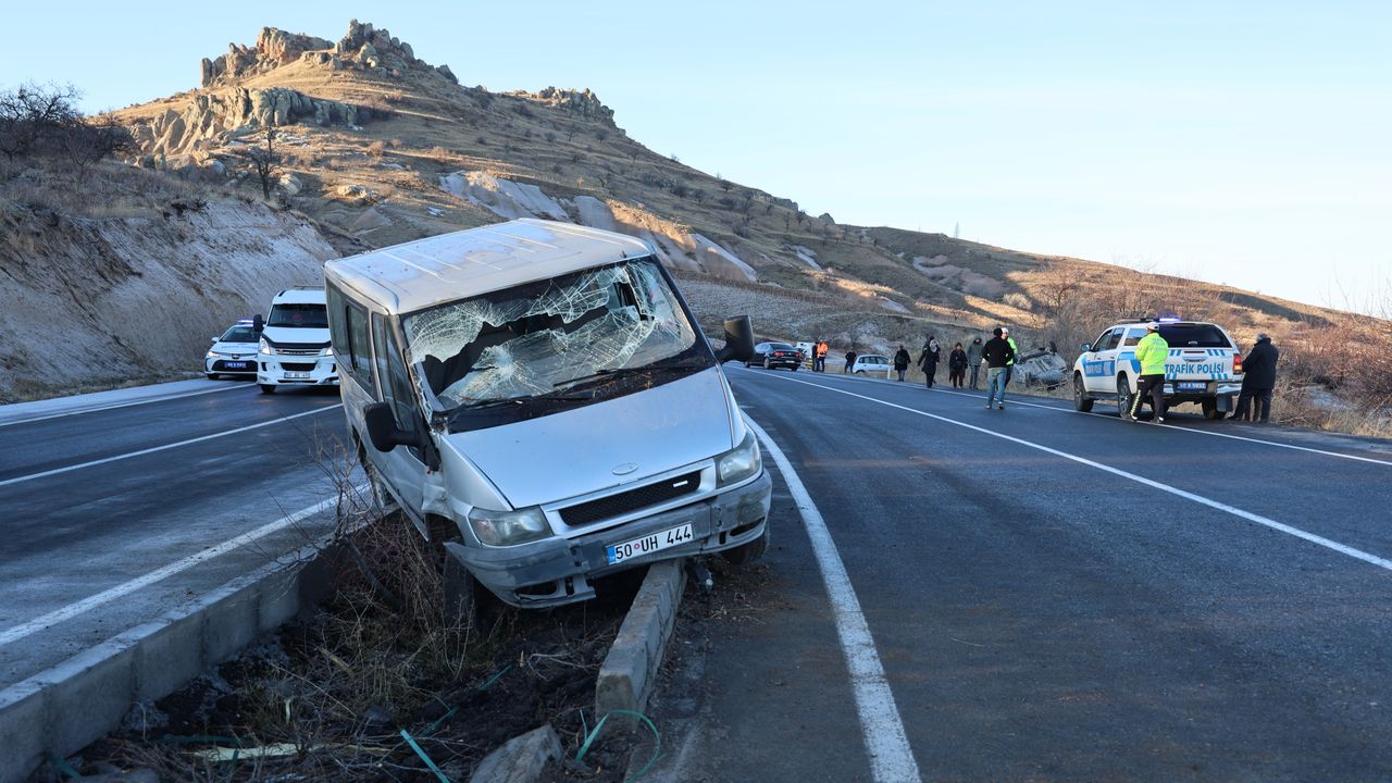 Buzlanan yollarda kaza: 4 kişi yaralandı
