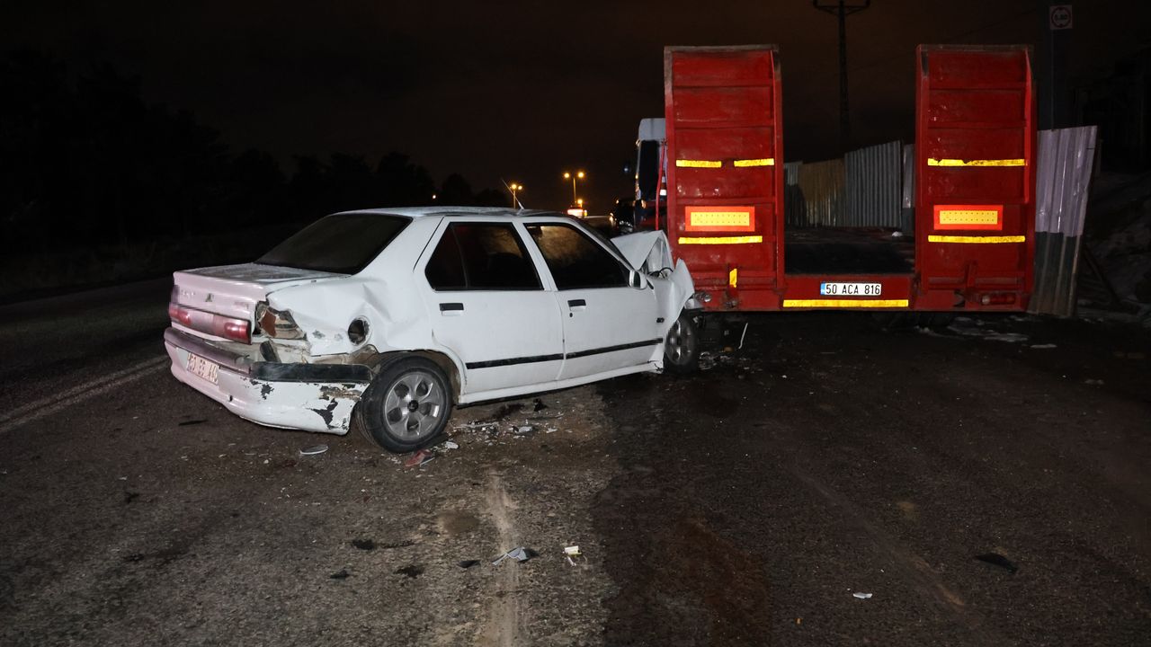 Nevşehir'de kaza yapan sürücü aracını bırakıp kaçtı
