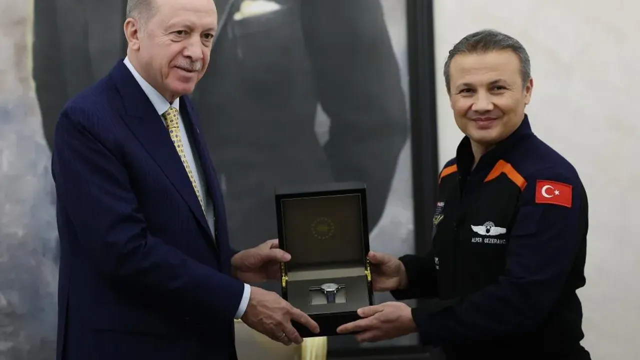 Cumhurbaşkanı Erdoğan, ilk astronot Gezeravcı'yı kabul etti