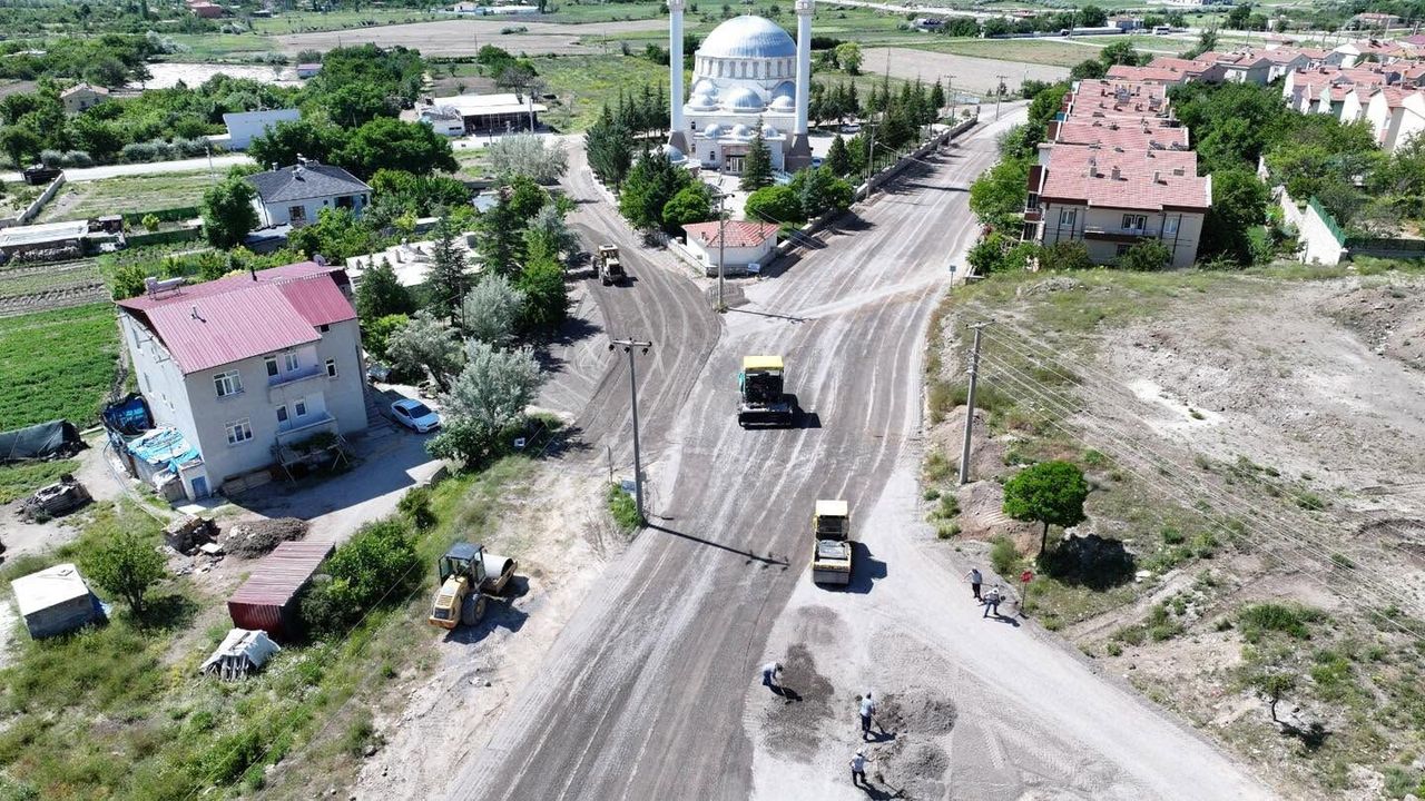 Belediye ekipleri şehrin her köşesinde çalışıyor