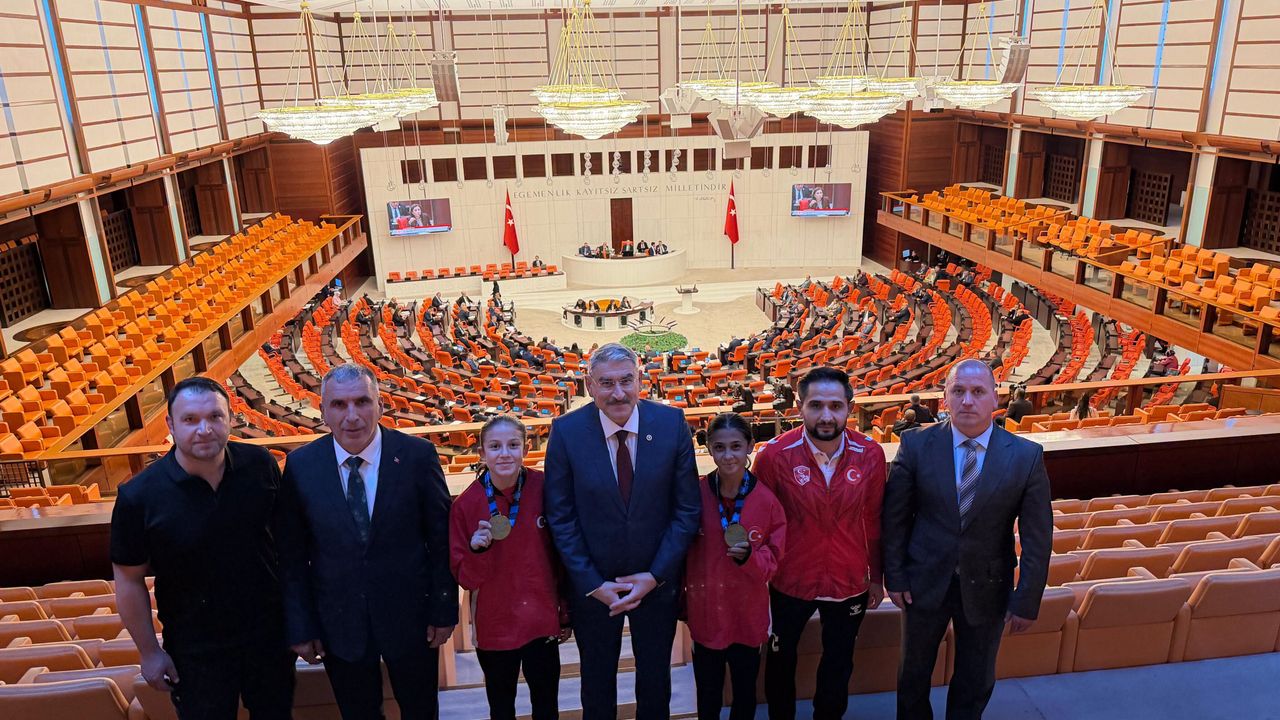 Uzkurt Şampiyon Güreşçileri Meclis'te misafir etti