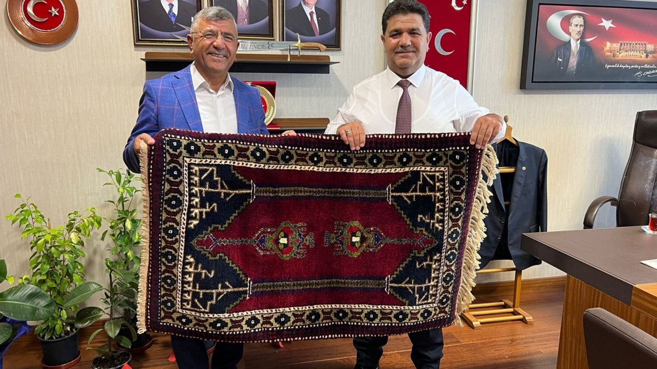 Akdoğan Milletvekili İnce’yi mecliste ziyaret etti