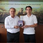 Genç Yazardan Başkan Oya’ya kitap takdimi
