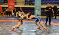 Türkiye Okul Sporları Güreş Şampiyonası Niğde’de başladı