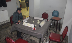 Sivas'ta bir kişi 4 kişilik oyunu tek başına oynadı