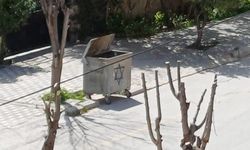 İsrail’i çöp konteynerine çizdikleri amblemle protesto ettiler