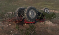 Nevşehir'de devrilen traktörün altında kalan sürücü hayatını kaybetti