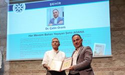 Oranlı, 'Adana' İle Yılın Şehir Kitabı Ödülünü Aldı