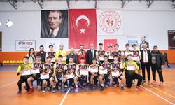 Niğde’de Okul Sporları Hentbol Gençler Grup Müsabakaları Sona Erdi