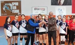 Yıldız Kızlar Voleybol Turnuvası’nda Şampiyon Efendibey oldu