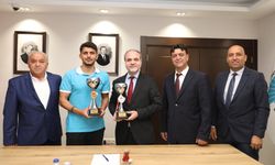 Rektör Uslu’dan Başarılı Sporculara Tebrik: “Sizlerle Gurur Duyuyoruz”
