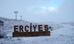 Erciyes'te kar yağışı, dağ beyaza büründü