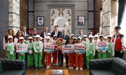 Dumlupınar İlkokulu Öğrencilerinden Vali Cahit Çelik’e Ziyaret