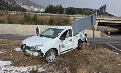 Otomobil ile tır çarpıştı