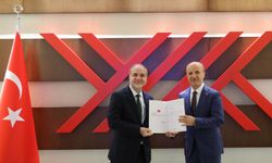 Prof. Dr. Hasan Uslu’ya Rektörlük Mazbatası