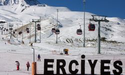 Erciyes'te kayak sezonu açıldı, kayakseverler pistlere akın etti