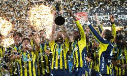 Fenerbahçe, törenle kupayı kaldırdı