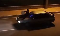 Aracın üzerinde davul çalarak sahura uyandırdı