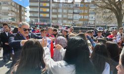 Uzkurt Sevgi Evleri’ndeki çocuklara forma hediye etti