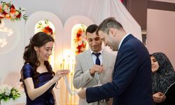 Vali Akmeşe Şehit kardeşinin nişanına katıldı