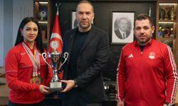 Milli Kayakçı Ebru Tuncer’den Çifte Gurur