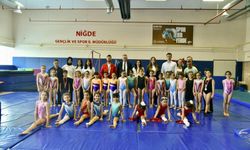 Minikler, Artistik Cimnastik Turnuvasında şov yaptı