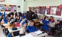 Divarlı’da Hayırseverden, Miniklere ikram (ÖZEL HABER)