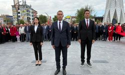 19 Mayıs, çelenk töreni ile başladı