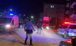 Ambulanstan fırladı, gazeteci kovaladı!