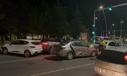 Niğde’de 5 aracın karıştığı zincirleme kaza!