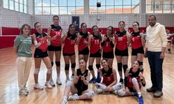 Kız Voleybolda Niğde'ye Çifte Şampiyonluk