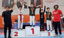Minik Güreşçilerden Şampiyonada derece