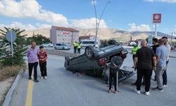 Otomobil takla attı: 1 yaralı