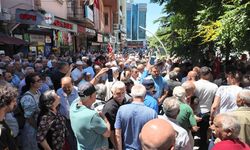 Özel'in mitinginde vatandaşlar ezilme tehlikesi geçirdi