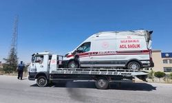 Niğde'de ambulans ile otomobil çarpıştı!