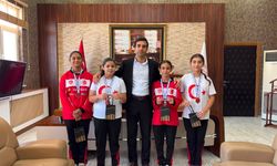 Başarılı Sporculara Altınla ödüllendirildi