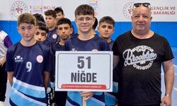 Genç Voleybolcular dereceyle döndü