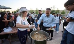Millet Bahçesi’nde Aşure ikramı