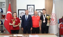 Şampiyon Erdem kardeşlere tebrik