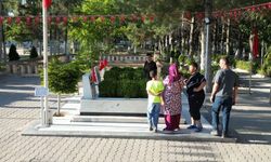 Türkiye'nin dört bir yanından Halisdemir'in kabrine ziyaret