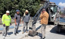 Altunhisar’da yol ve doğalgaz mesaisi