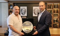 Başkan Özdemir’e ‘Çevreci Başkan’ plaketi