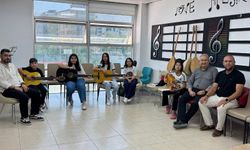 HEM’ den miniklere gitar kursu