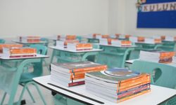 Ücretsiz ders kitapları sıralarda yerini aldı