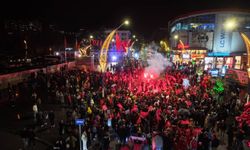 103‘ncü yıl coşkusu geceyi aydınlattı