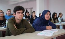 Eğitim hayatına dönen kadın oğluyla aynı üniversitede okuyor