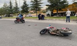 Motosikletler kafa kafaya çarpıştı: 2 Yaralı!