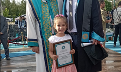 Okuma azmi ile gençlere örnek oldu