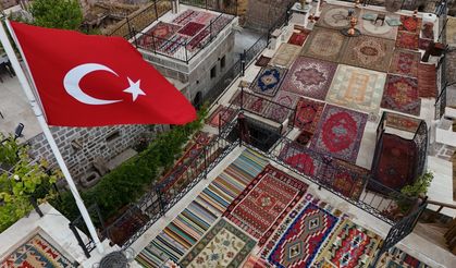 Yıllanmış halılar serildi, renk cümbüşü ortaya çıktı